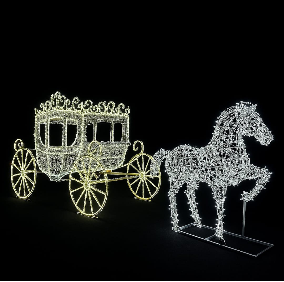 Carruagem com cavalo iluminada de quase 6 metros