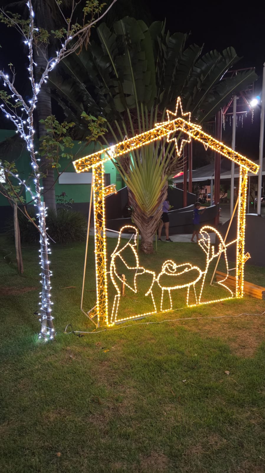 Presépio iluminado em LED para decoração natalina de praças e igrejas